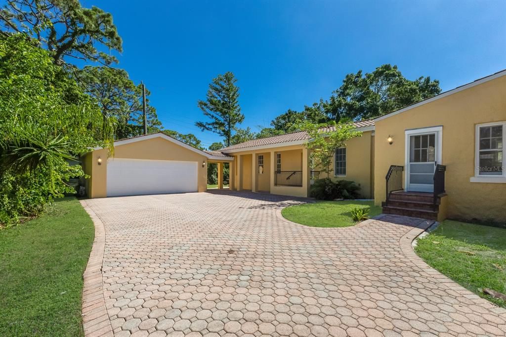 For Sale: $1,395,000 (3 beds, 2 baths, 1994 Square Feet)