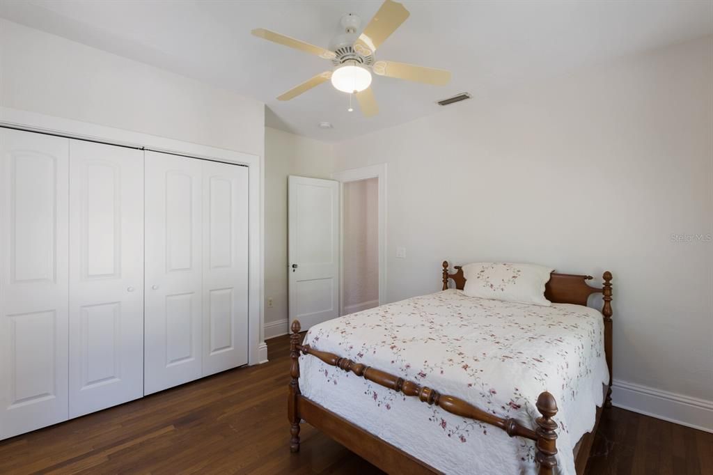 For Sale: $1,395,000 (3 beds, 2 baths, 1994 Square Feet)