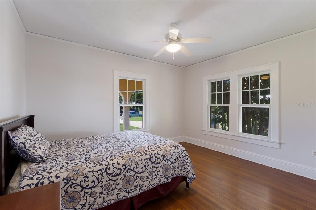 For Sale: $1,395,000 (3 beds, 2 baths, 1994 Square Feet)