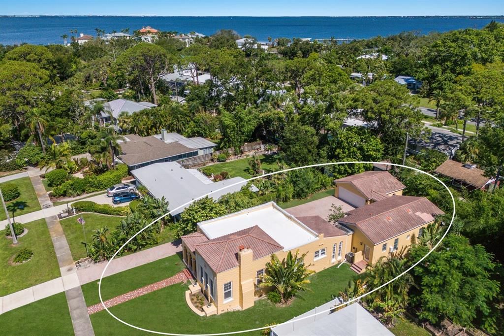 For Sale: $1,395,000 (3 beds, 2 baths, 1994 Square Feet)