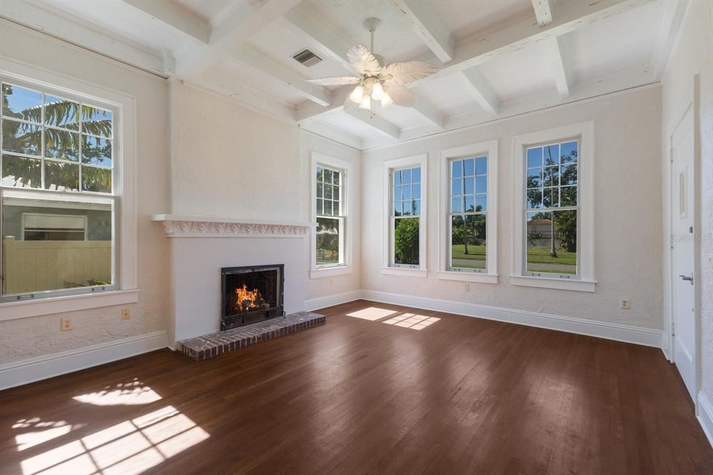 For Sale: $1,395,000 (3 beds, 2 baths, 1994 Square Feet)