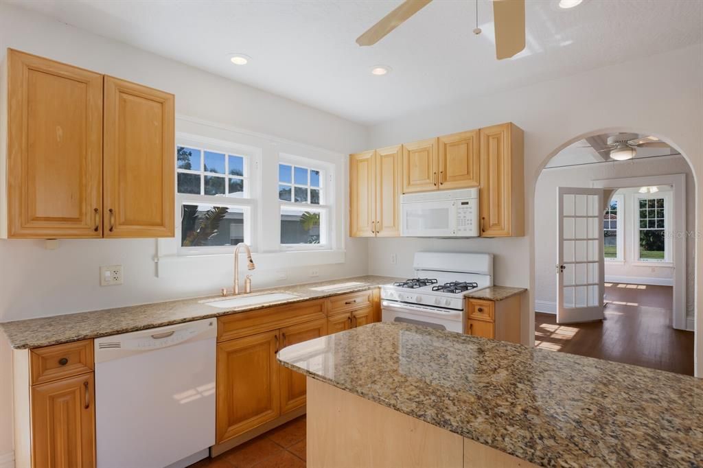 For Sale: $1,395,000 (3 beds, 2 baths, 1994 Square Feet)