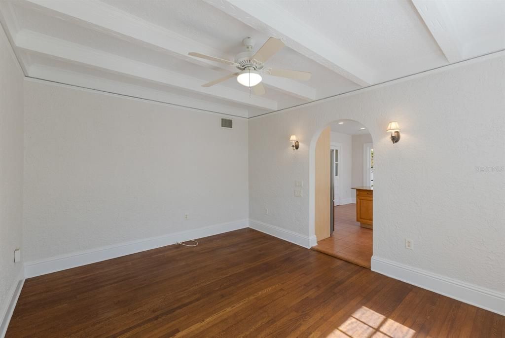 For Sale: $1,395,000 (3 beds, 2 baths, 1994 Square Feet)