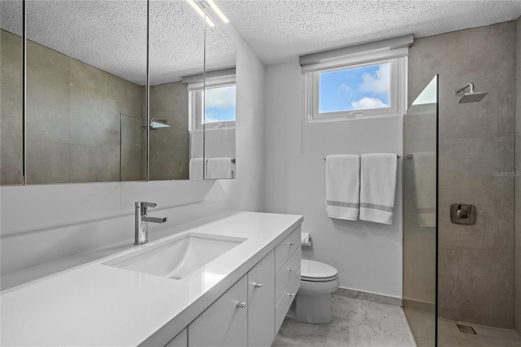 En Renta: $7,500 (5 camas, 3 baños, 3650 Pies cuadrados)