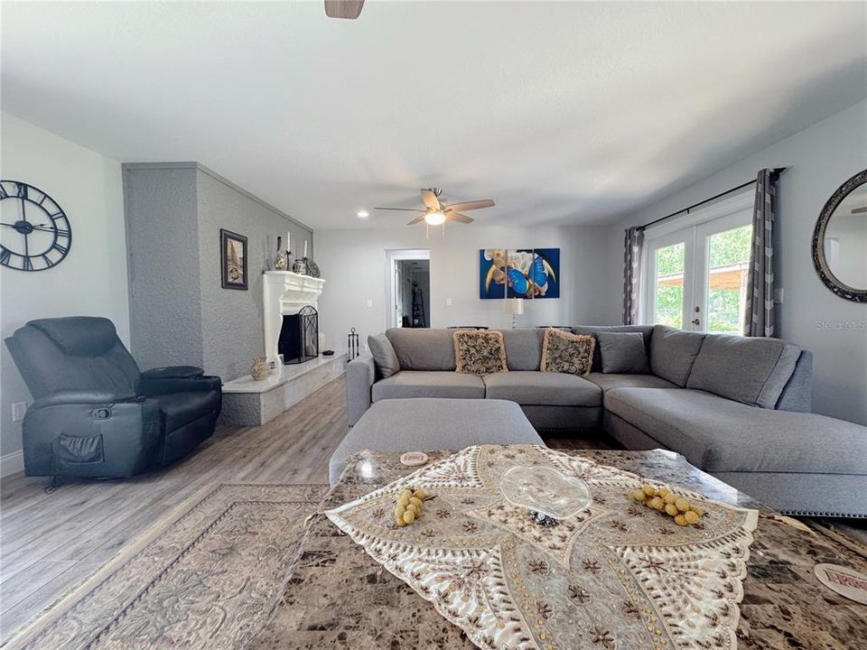 На продажу: $1,684,900 (4 спален, 2 ванн, 2774 Квадратных фут)