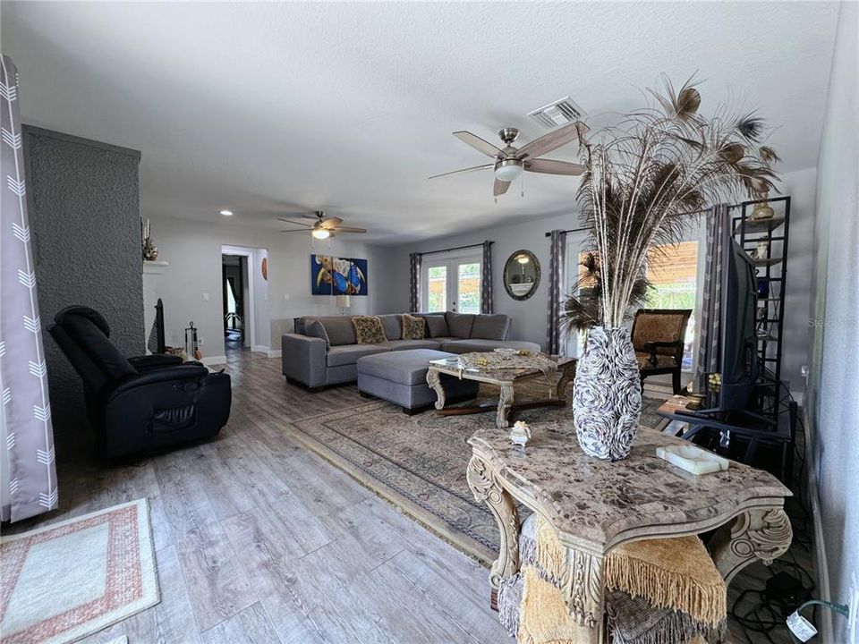 На продажу: $1,684,900 (4 спален, 2 ванн, 2774 Квадратных фут)