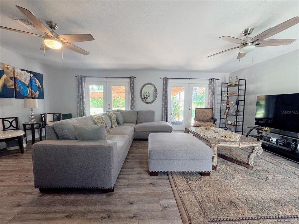 На продажу: $1,684,900 (4 спален, 2 ванн, 2774 Квадратных фут)