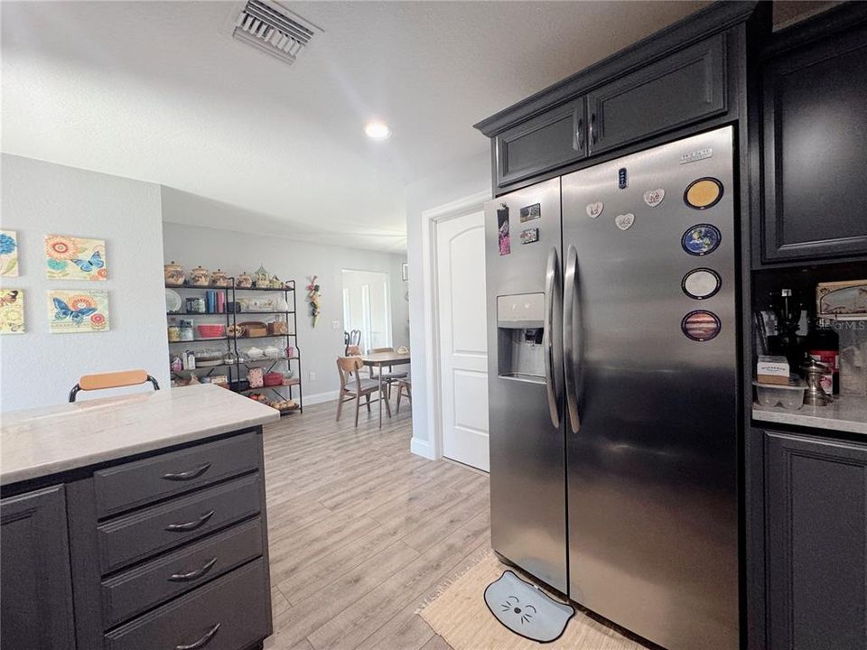 На продажу: $1,684,900 (4 спален, 2 ванн, 2774 Квадратных фут)