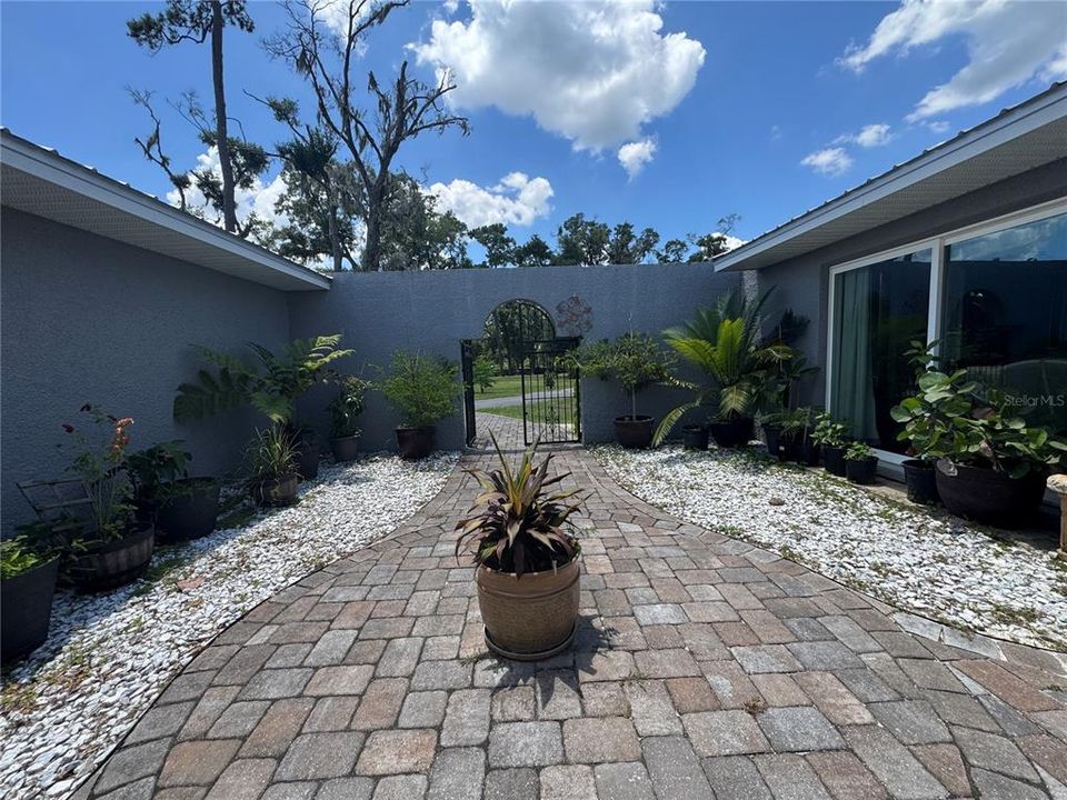 На продажу: $1,684,900 (4 спален, 2 ванн, 2774 Квадратных фут)