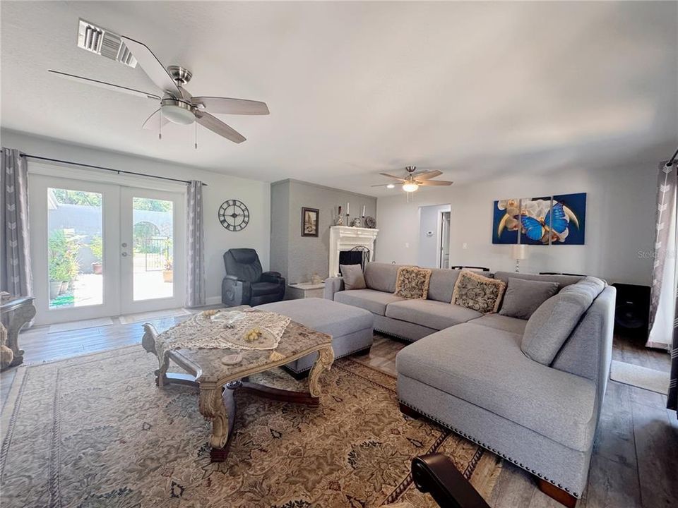 На продажу: $1,684,900 (4 спален, 2 ванн, 2774 Квадратных фут)