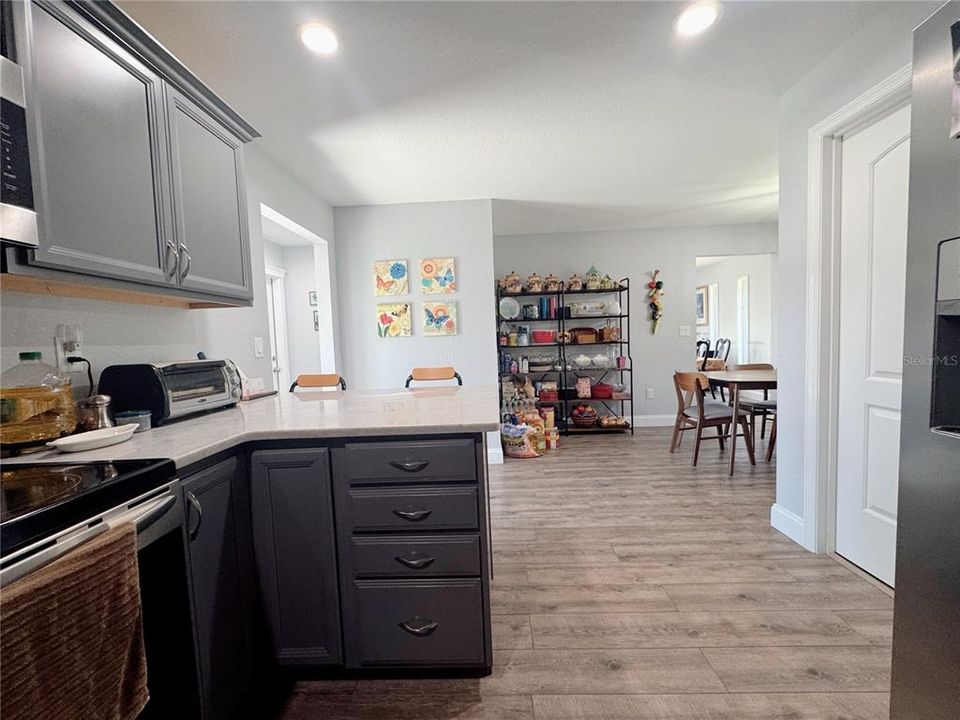 На продажу: $1,684,900 (4 спален, 2 ванн, 2774 Квадратных фут)