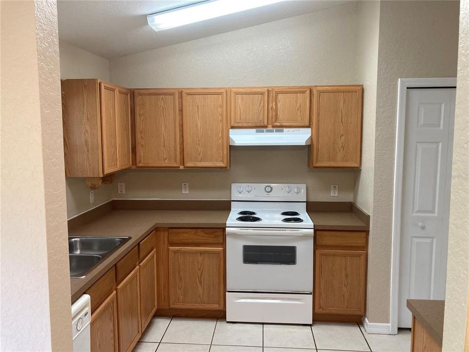 В аренду: $1,625 (3 спален, 2 ванн, 1425 Квадратных фут)