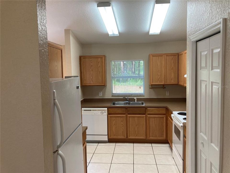 В аренду: $1,625 (3 спален, 2 ванн, 1425 Квадратных фут)