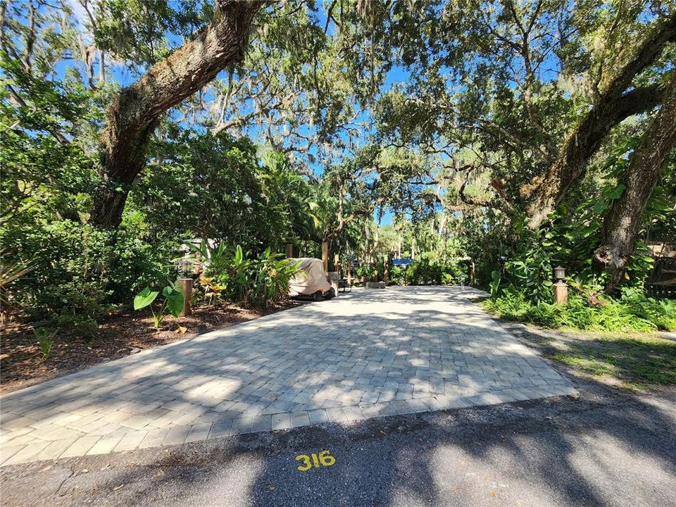 En Venta: $235,000 (0.09 acres)