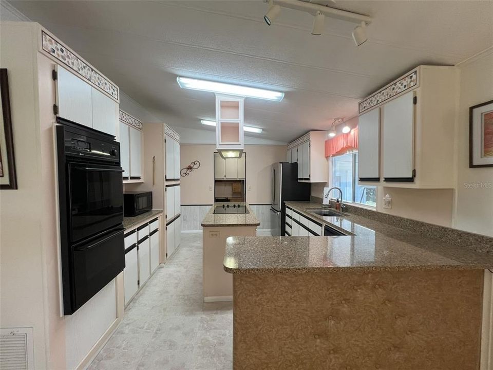 For Sale: $209,000 (2 beds, 2 baths, 1440 Square Feet)