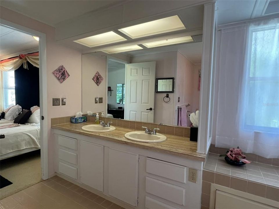 For Sale: $209,000 (2 beds, 2 baths, 1440 Square Feet)