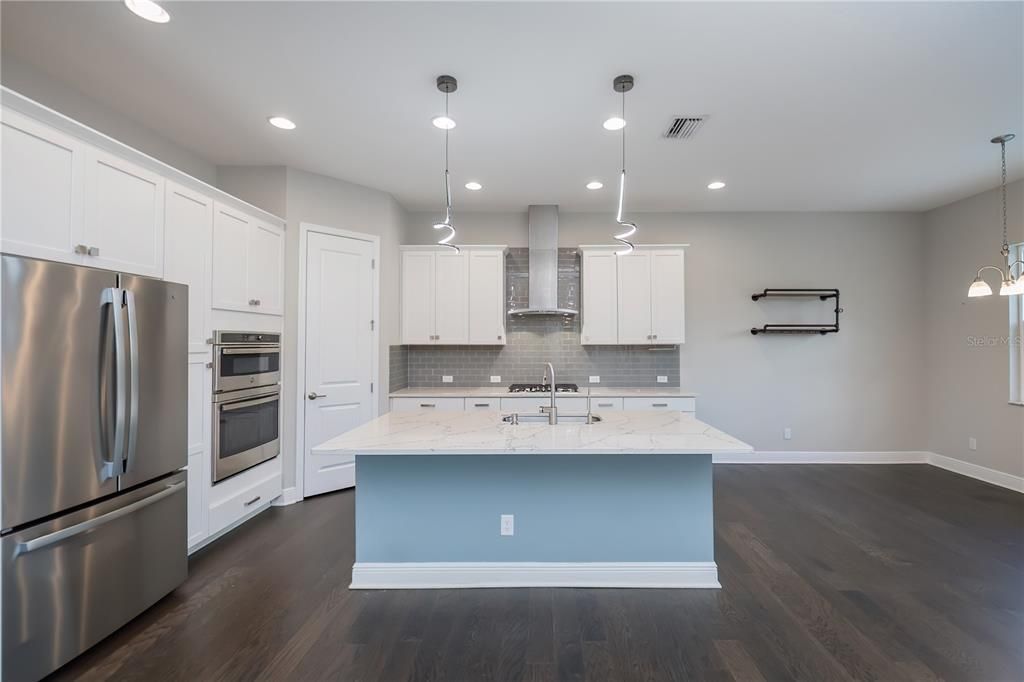 For Sale: $825,000 (4 beds, 3 baths, 2405 Square Feet)