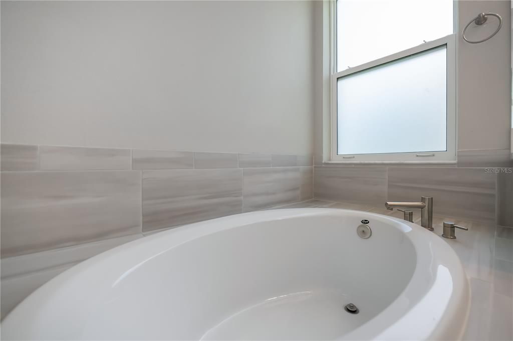 For Sale: $825,000 (4 beds, 3 baths, 2405 Square Feet)