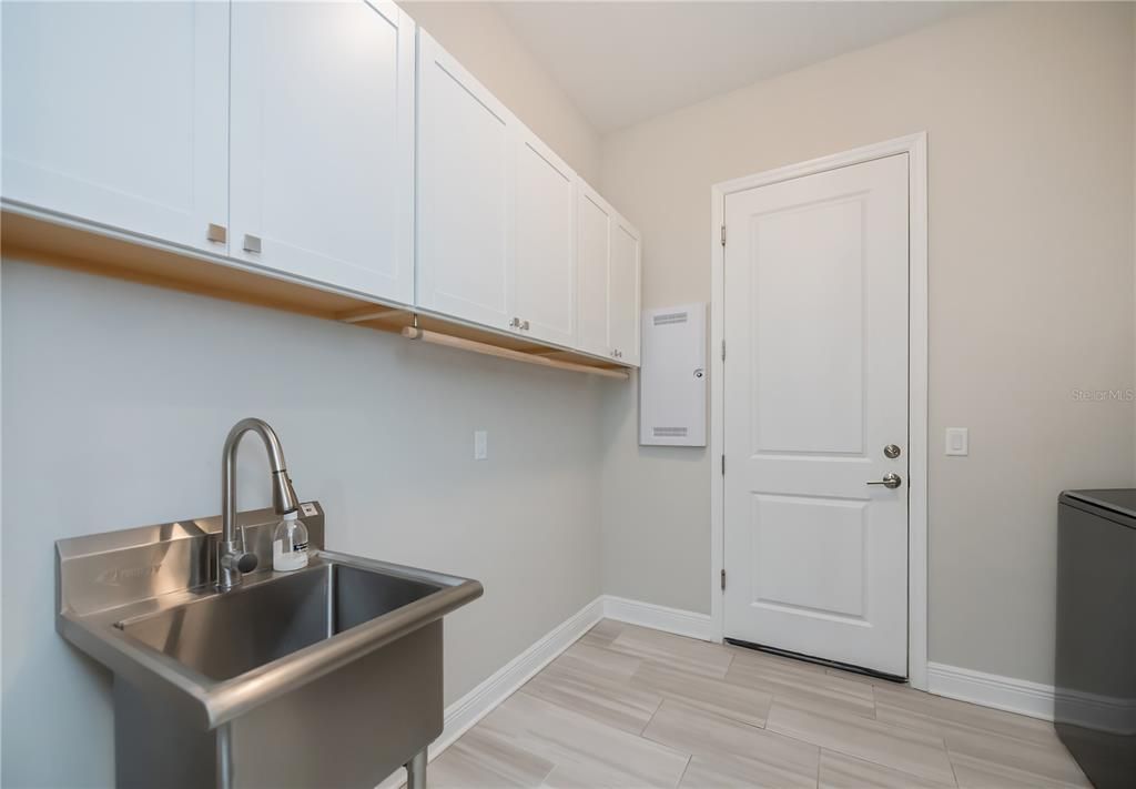 For Sale: $825,000 (4 beds, 3 baths, 2405 Square Feet)