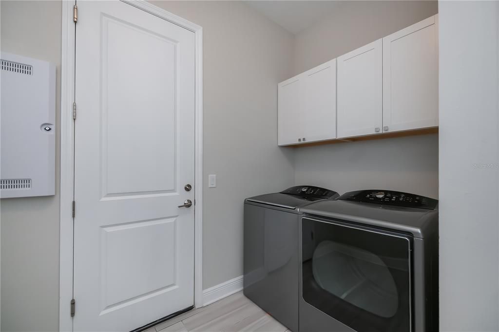 For Sale: $825,000 (4 beds, 3 baths, 2405 Square Feet)