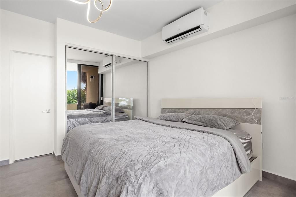 For Sale: $399,000 (2 beds, 2 baths, 843 Square Feet)