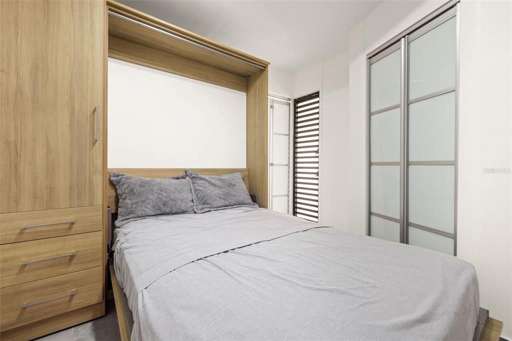 For Sale: $399,000 (2 beds, 2 baths, 843 Square Feet)