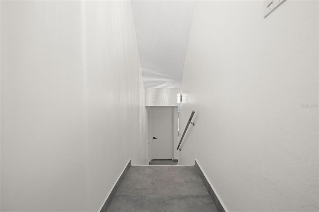 For Sale: $399,000 (2 beds, 2 baths, 843 Square Feet)