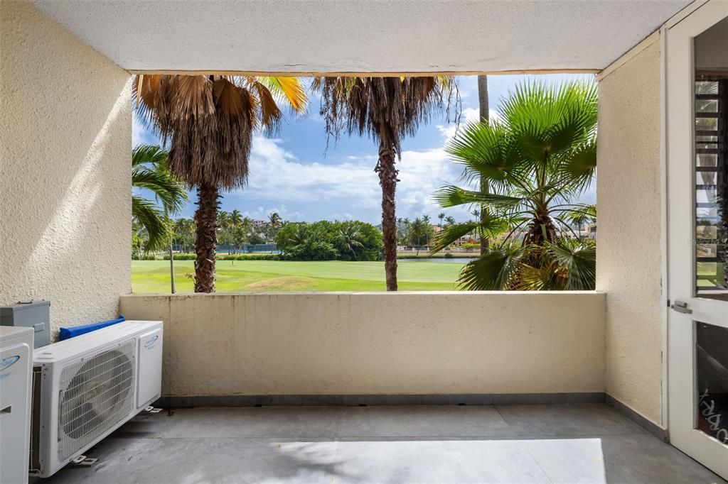 For Sale: $399,000 (2 beds, 2 baths, 843 Square Feet)