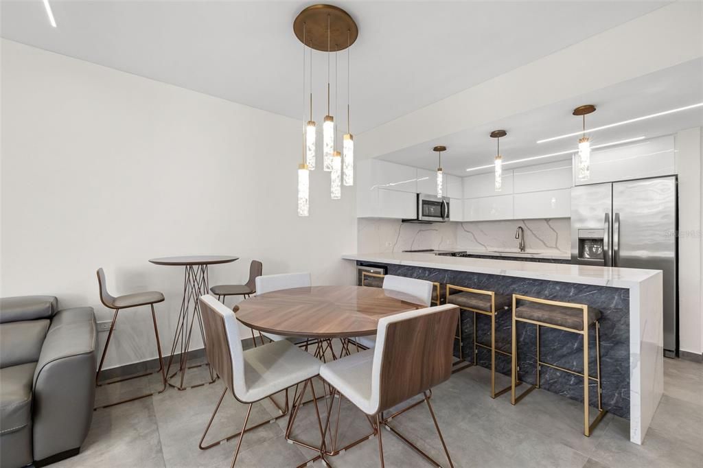 For Sale: $399,000 (2 beds, 2 baths, 843 Square Feet)