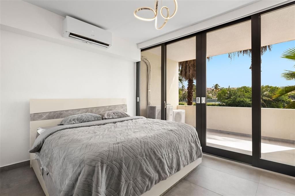 For Sale: $399,000 (2 beds, 2 baths, 843 Square Feet)