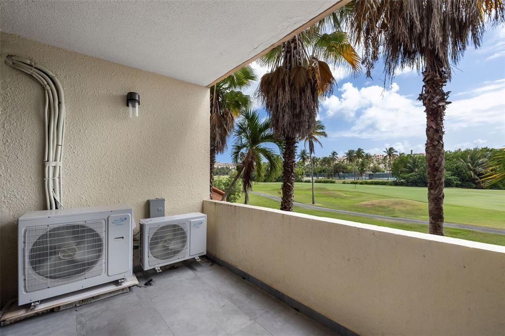 For Sale: $399,000 (2 beds, 2 baths, 843 Square Feet)