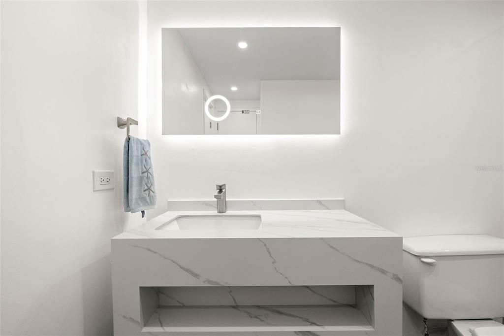 For Sale: $399,000 (2 beds, 2 baths, 843 Square Feet)