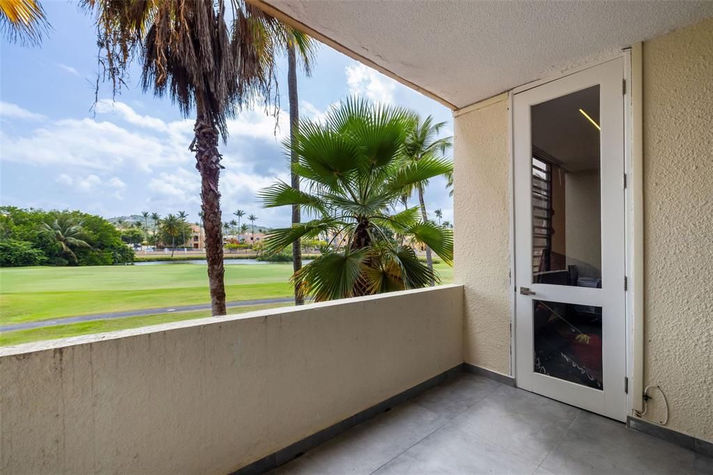 For Sale: $399,000 (2 beds, 2 baths, 843 Square Feet)