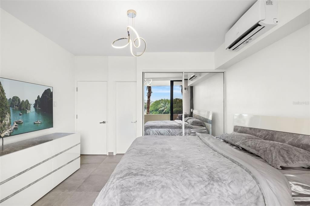 For Sale: $399,000 (2 beds, 2 baths, 843 Square Feet)