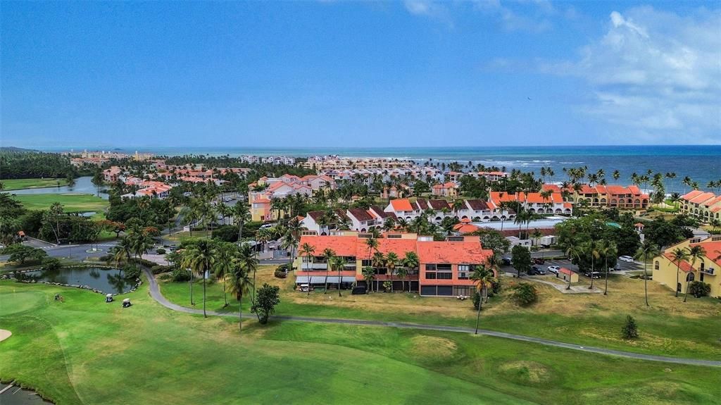 For Sale: $399,000 (2 beds, 2 baths, 843 Square Feet)