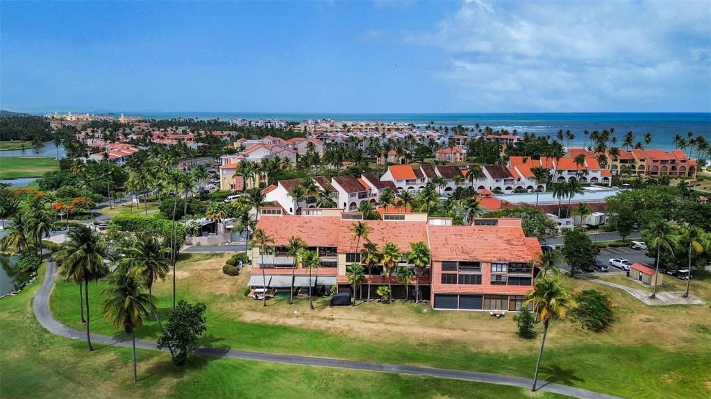 For Sale: $399,000 (2 beds, 2 baths, 843 Square Feet)