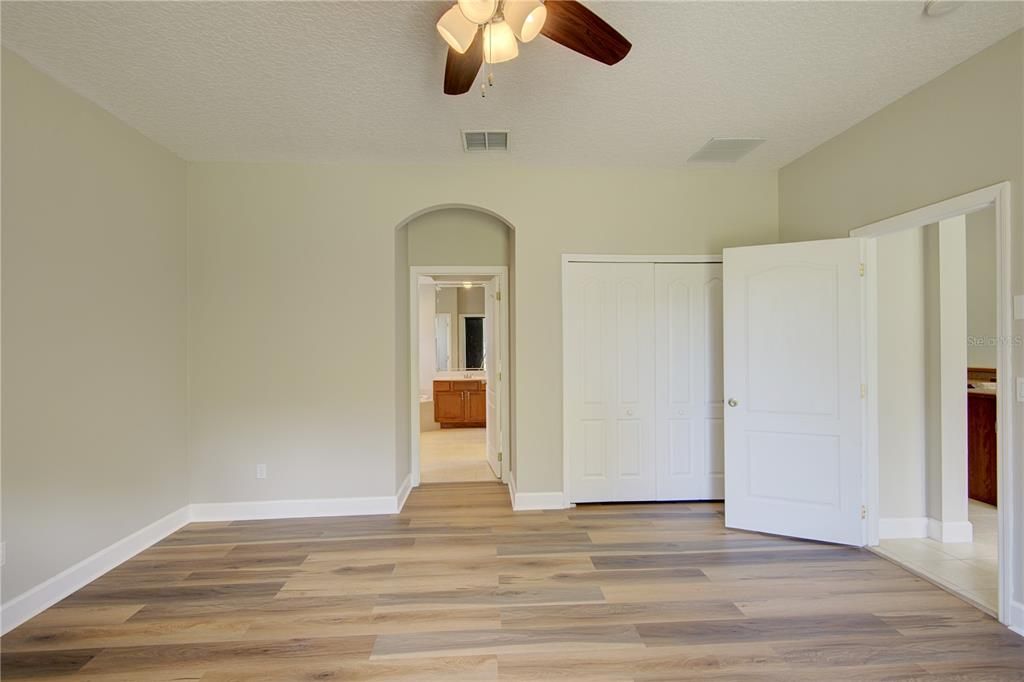 待售: $585,000 (4 贝兹, 3 浴室, 2356 平方英尺)