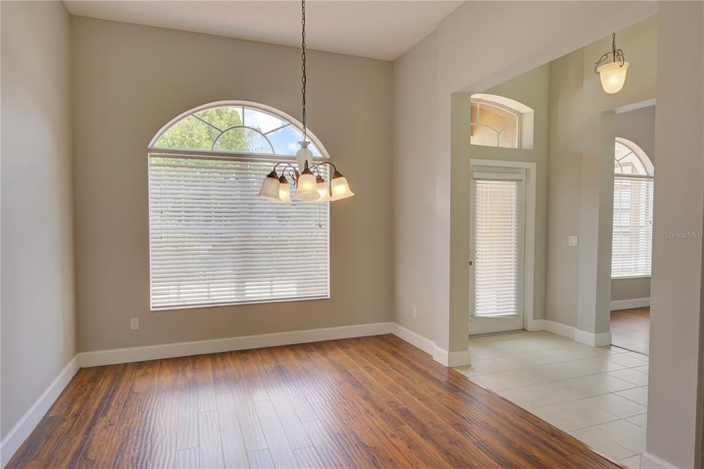 待售: $585,000 (4 贝兹, 3 浴室, 2356 平方英尺)