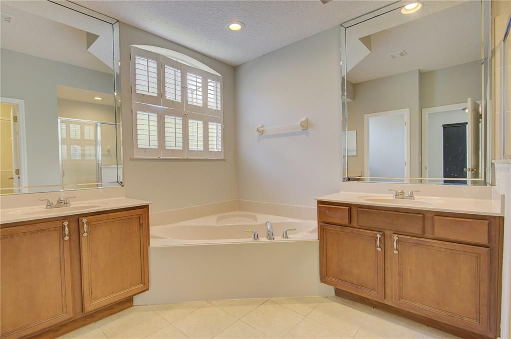 待售: $585,000 (4 贝兹, 3 浴室, 2356 平方英尺)