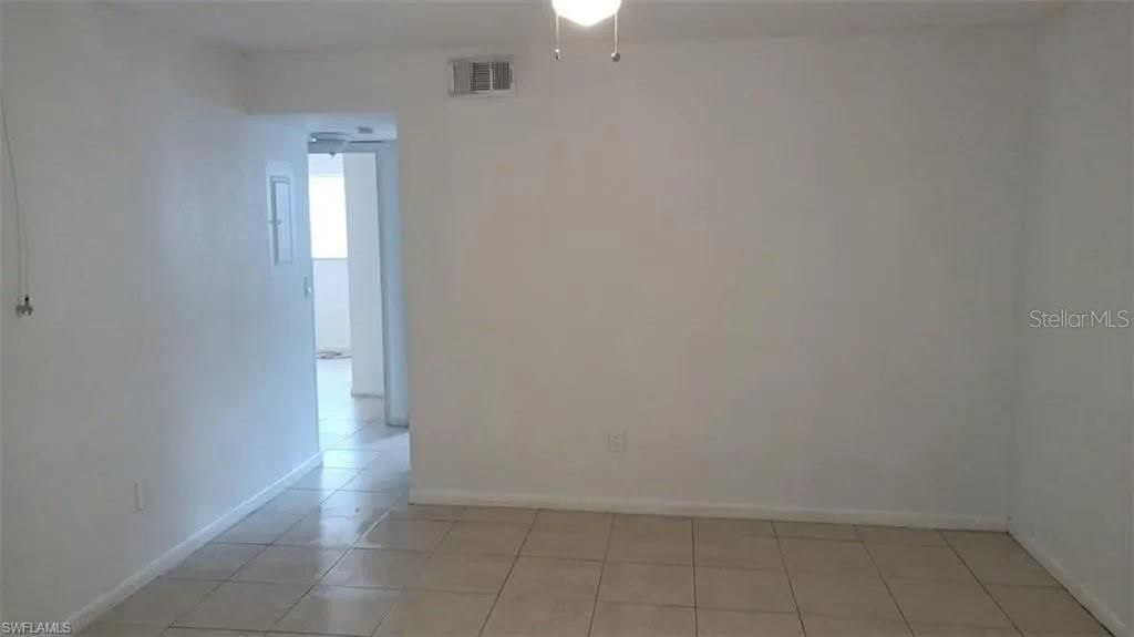 For Rent: $1,200 (2 beds, 1 baths, 928 Square Feet)