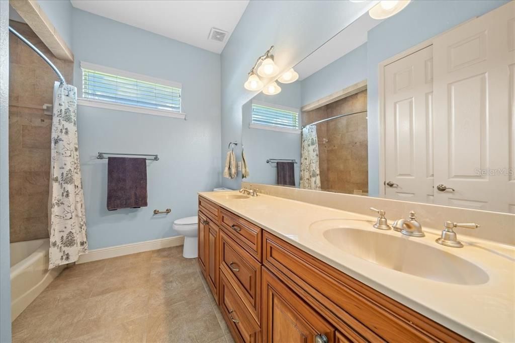 For Sale: $750,000 (4 beds, 4 baths, 3352 Square Feet)