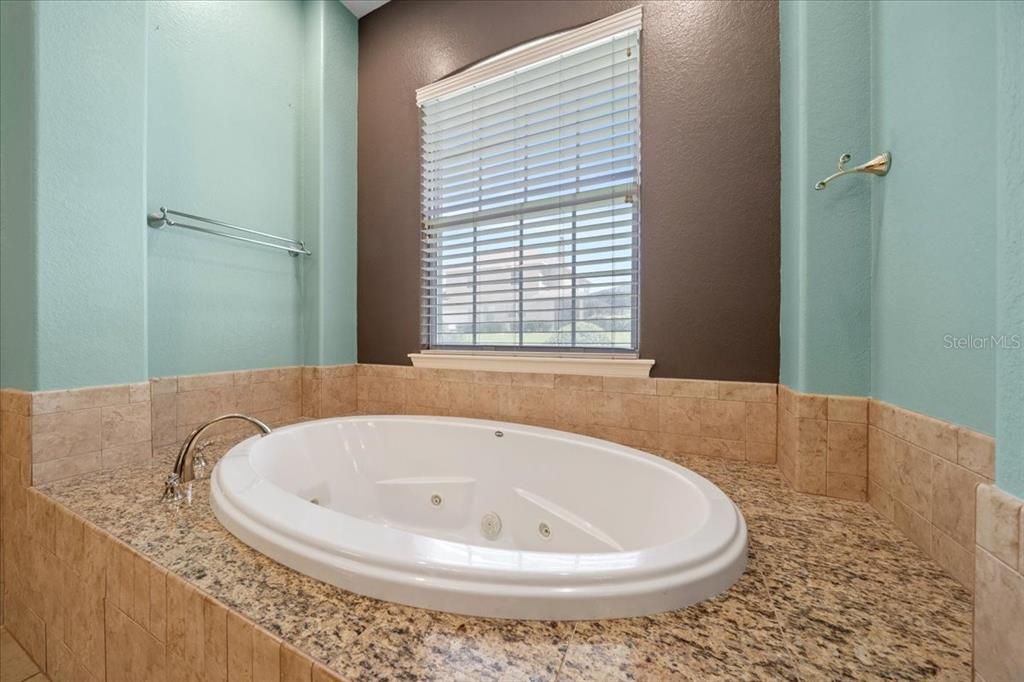 For Sale: $750,000 (4 beds, 4 baths, 3352 Square Feet)