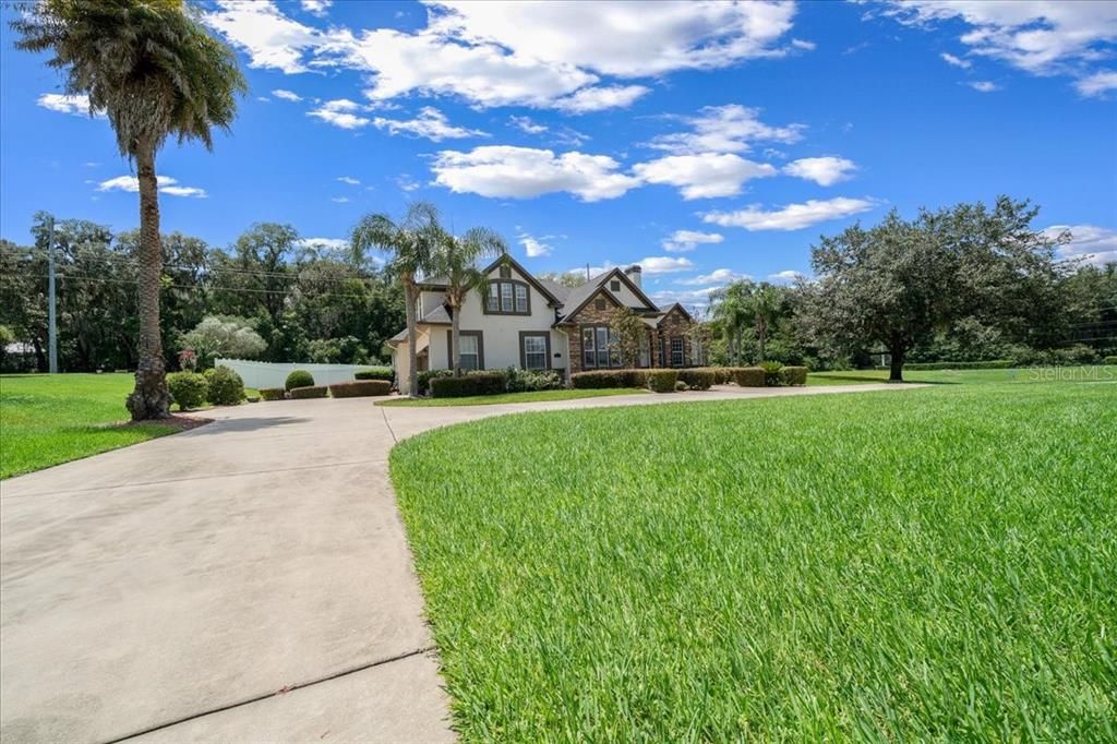 For Sale: $750,000 (4 beds, 4 baths, 3352 Square Feet)