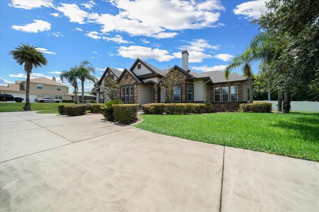 For Sale: $750,000 (4 beds, 4 baths, 3352 Square Feet)