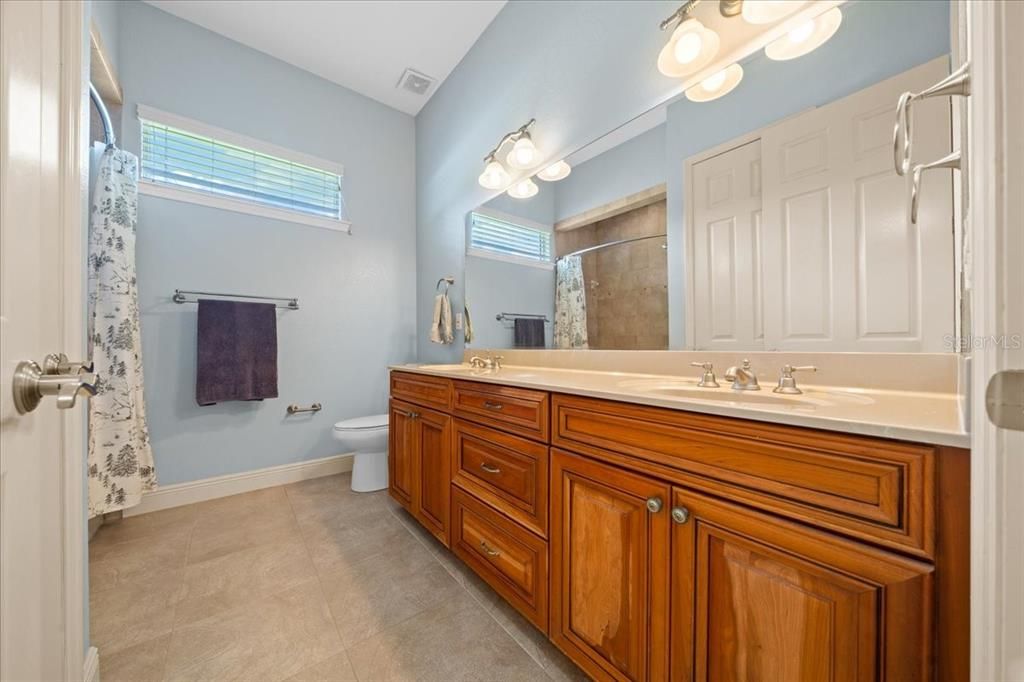 For Sale: $750,000 (4 beds, 4 baths, 3352 Square Feet)