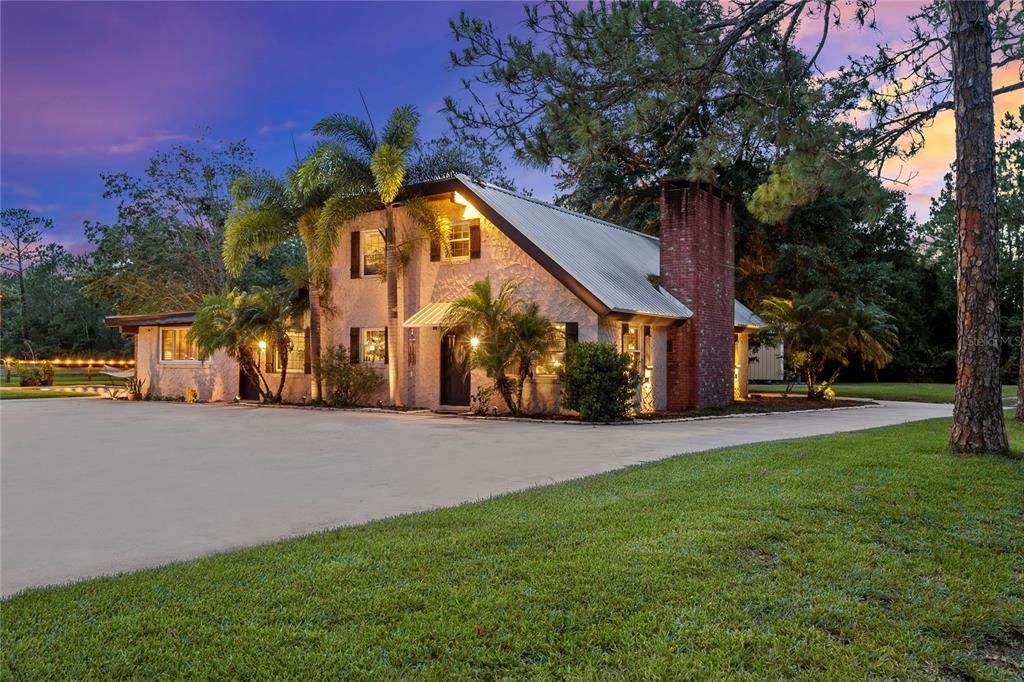 Recently Sold: $679,000 (4 beds, 3 baths, 2160 Square Feet)