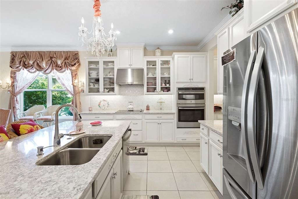 Activo con contrato: $569,900 (4 camas, 3 baños, 2420 Pies cuadrados)