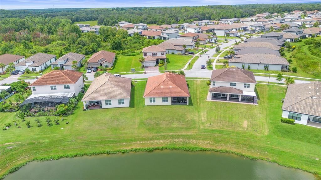 Activo con contrato: $569,900 (4 camas, 3 baños, 2420 Pies cuadrados)