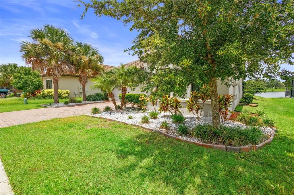 Activo con contrato: $569,900 (4 camas, 3 baños, 2420 Pies cuadrados)