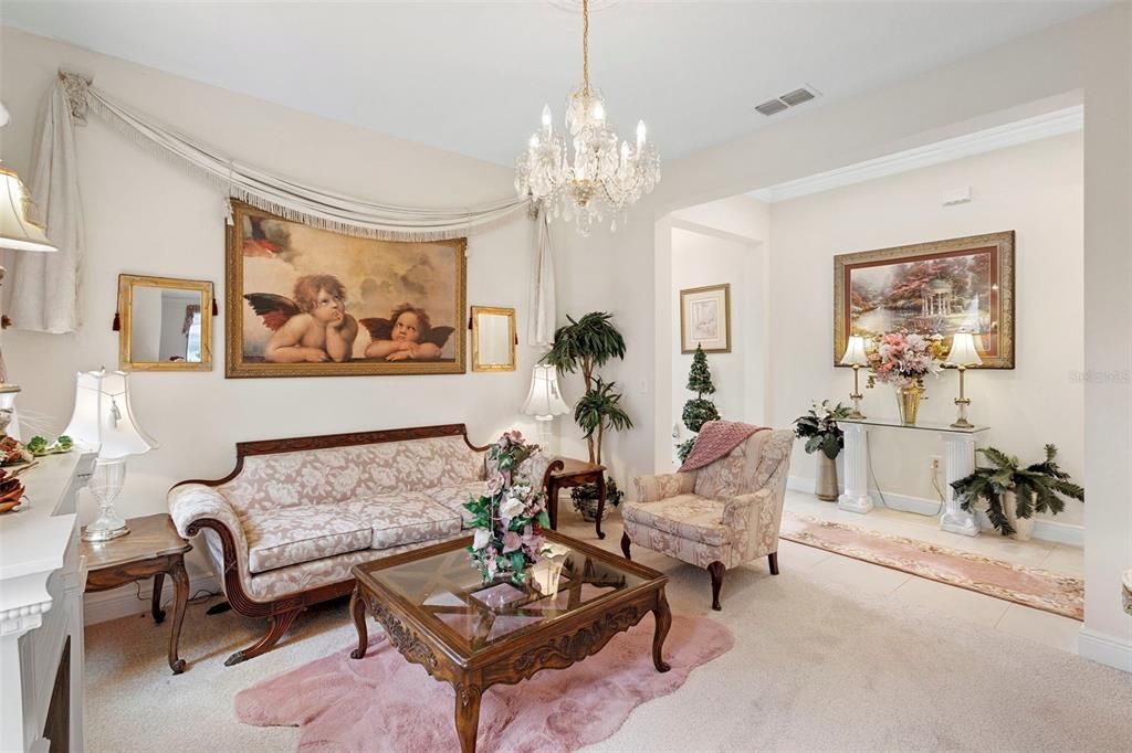 Activo con contrato: $569,900 (4 camas, 3 baños, 2420 Pies cuadrados)